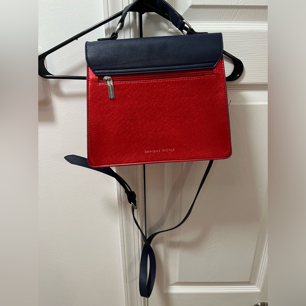 Danielle Nicole Captain America Purse - Picture 8 of 10